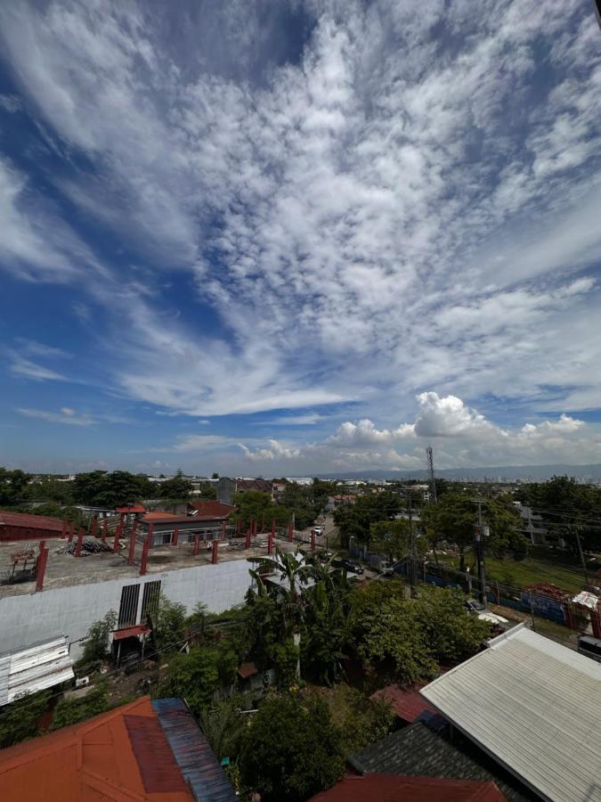 Murals Mactan Hostel Lapu-Lapu City Exterior photo